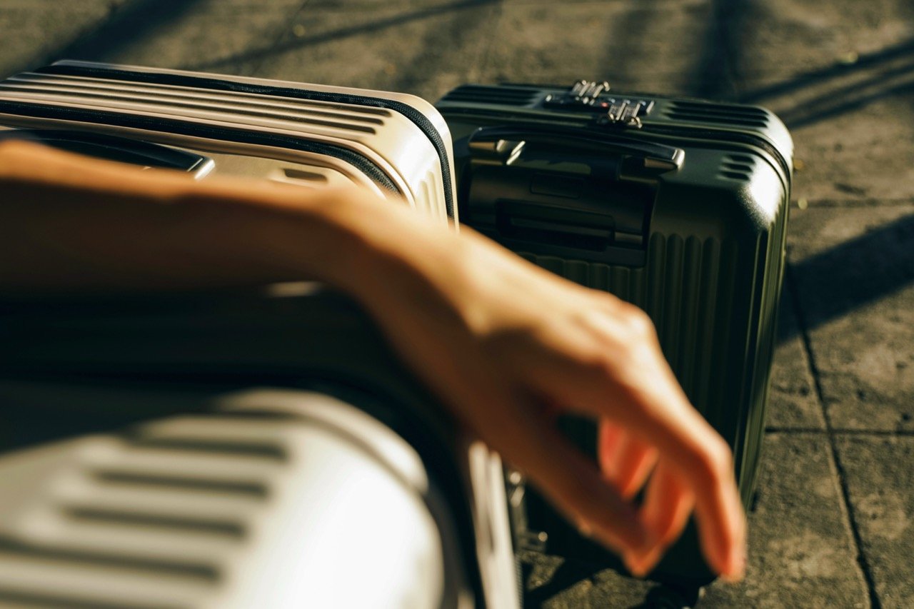 eminent-luggage-y_cczw0Uc6E-unsplash